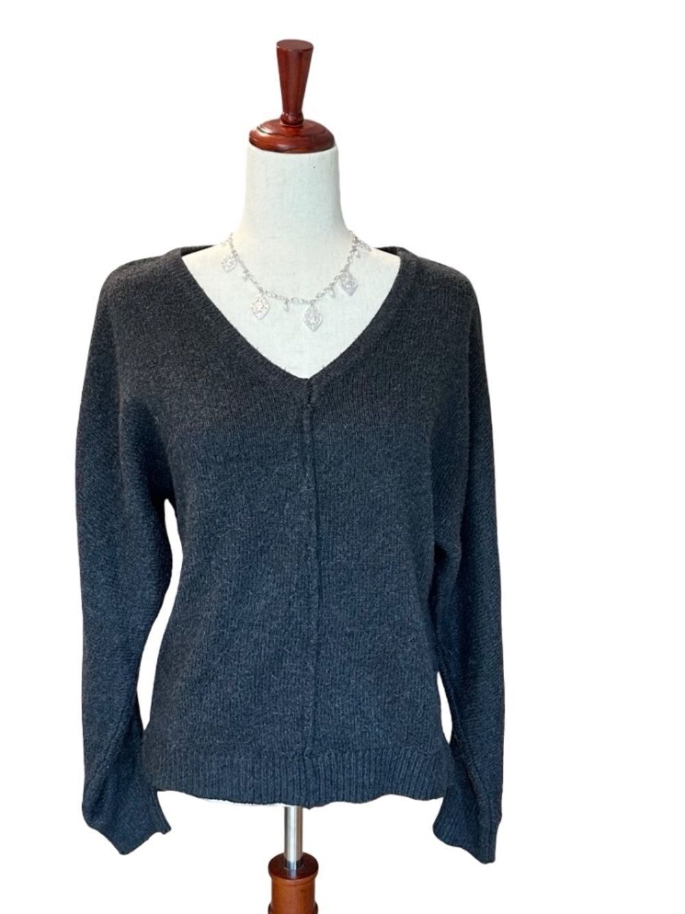 Rachel Zoe Soft Lightweight Knit Hi-low hem V-neck Exposed Seam Sweater Gray Med